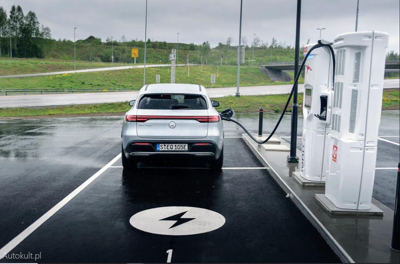 Elektryczne mercedesy sprzedają się poniżej oczekiwań. 