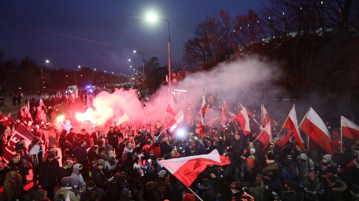 Zdjęcie okładkowe artykułu: PAP / Leszek Szymański / Na zdjęciu: uczestnicy Marszu Niepodległości