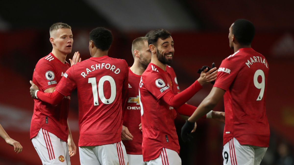 piłkarze Manchesteru United cieszą się z bramki
