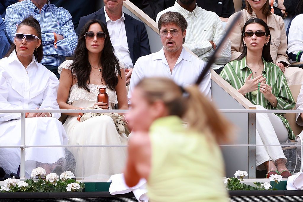 Brad Pitt i Ines de Ramon podczas meczu Mai Chwalińskiej