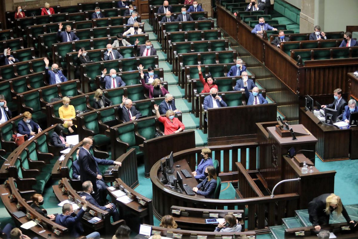 Gorąco w Sejmie. Posłowie zdecydowali ws. budżetu UE PAP/Wojciech Olkuśnik