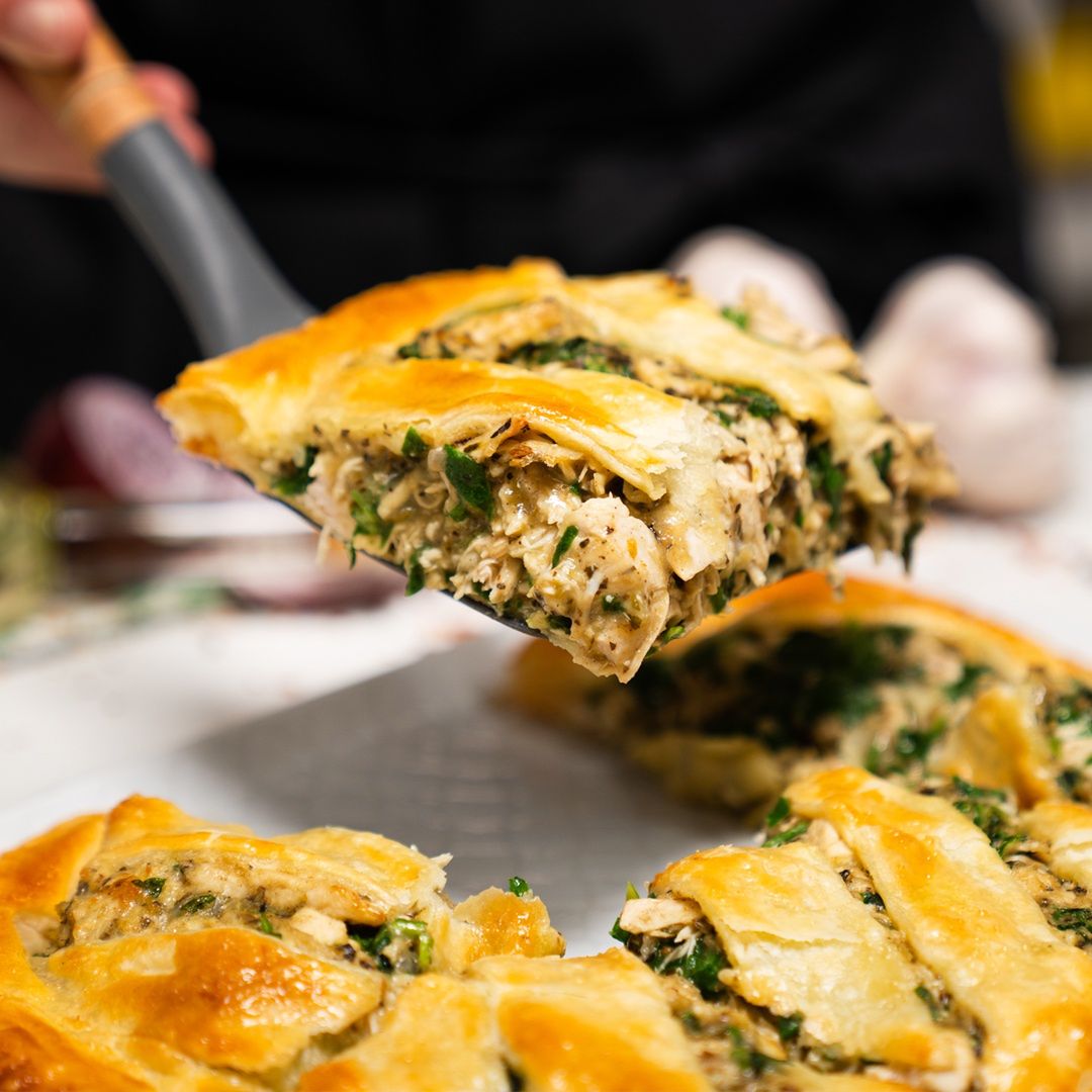 Baked puff pastry with chicken and spinach