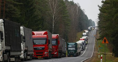 Gehenna kierowców. Trzy doby stania na granicy z Białorusią