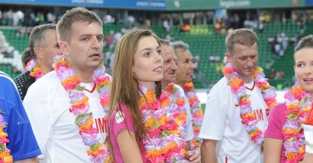 Papierska NIE MA ZAGRANICZNEGO KONTRAKTU!