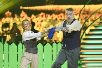 "Taniec z gwiazdami". Piotr Kędzierski zgodził się z kiepskimi ocenami jurorów. Internauci BRONIĄ dziennikarza