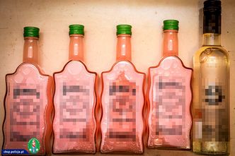 Przemycali płynną amfetaminę w butelkach po alkoholach regionalnych. Zatrzymano cztery osoby