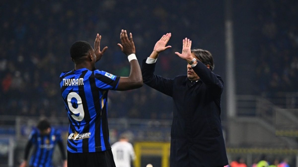 Instagram / Inter Mediolan / Simone Inzaghi i Marcus Thuram w czasie meczu Interu Mediolan