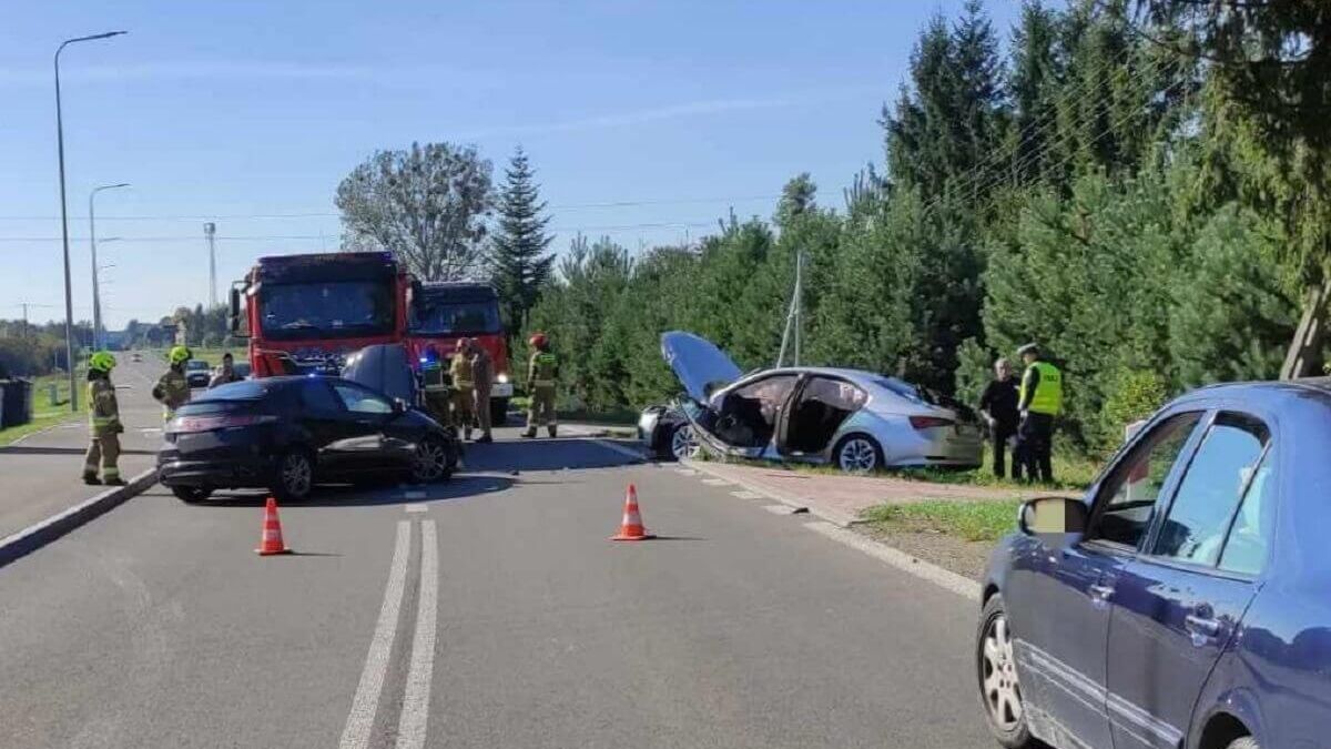 Wypadek z udziałem Hondy i Skody