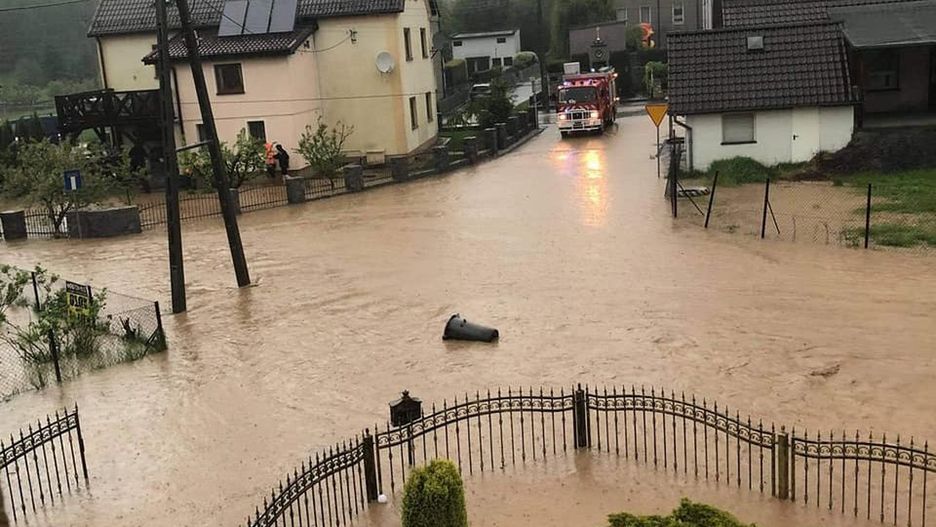 Śląskie. 268 razy interweniowała w czwartek śląska straż pożarna, usuwając skutki burz i intensywnego deszczu.