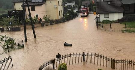 Śląskie. Ulewy i burze. Pełne ręce roboty strażaków w czwartek 13 maja. Alarm w powiecie raciborskim