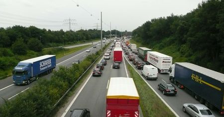 Kolejne problemy polskich firm transportowych. Francja rozszerza opłatę za pracowników