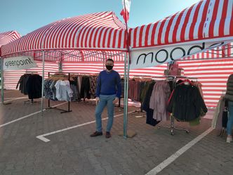 Lockdown i zamknięte galerie. Przedsiębiorcy z Krosna handlują z namiotów