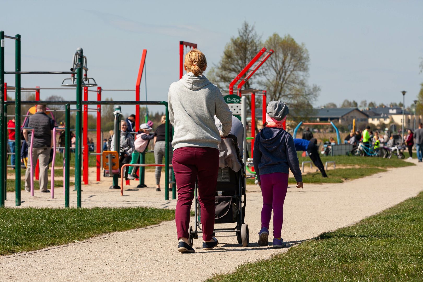 spacer, wiosna dzieci, plac zabaw, chodzenie, sport, droga, motocykl, para, park, baba, bicykle, gras, lato, dzieci, charakter, frajda, kolarstwo, odtwarzanie, gromada, radosna, czas wolny