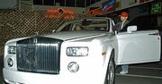 Kto jeździ białym Rollsem?