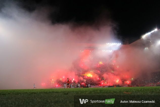 Oprawa kibiców Legii podczas pojedynku z Górnikiem