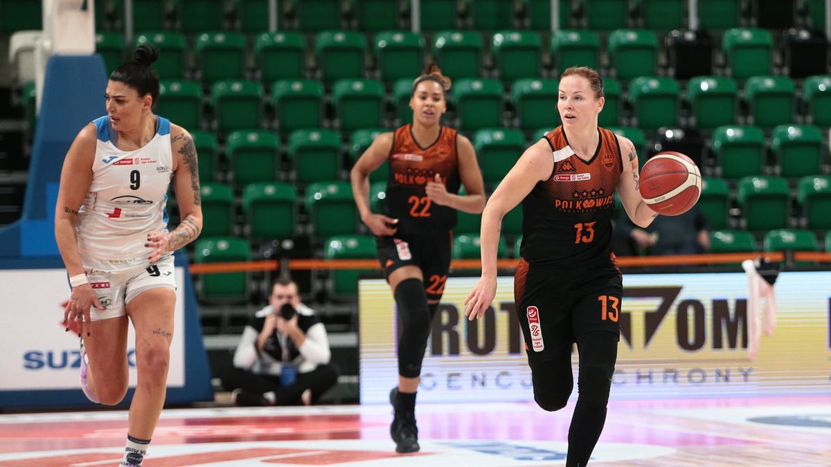 WP SportoweFakty / Tomasz Kudala / Weronika Gajda (z piłką)