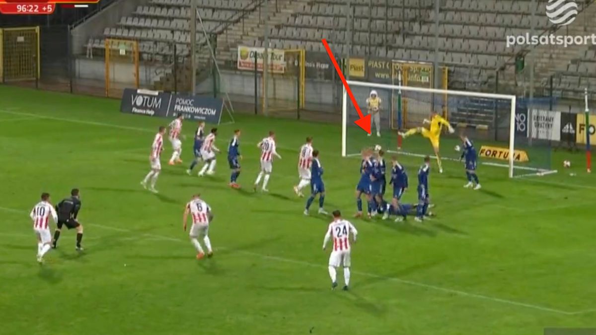 Zdjęcie okładkowe artykułu: Twitter / TT/Polsat Sport / W... 97. minucie meczu Miedź Legnica - Resovia doszło do przełomowej sytuacji.
