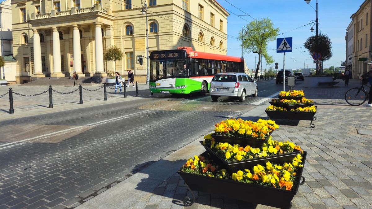 Przejście dla pieszych przy Bramie Krakowskiej i Ratuszu