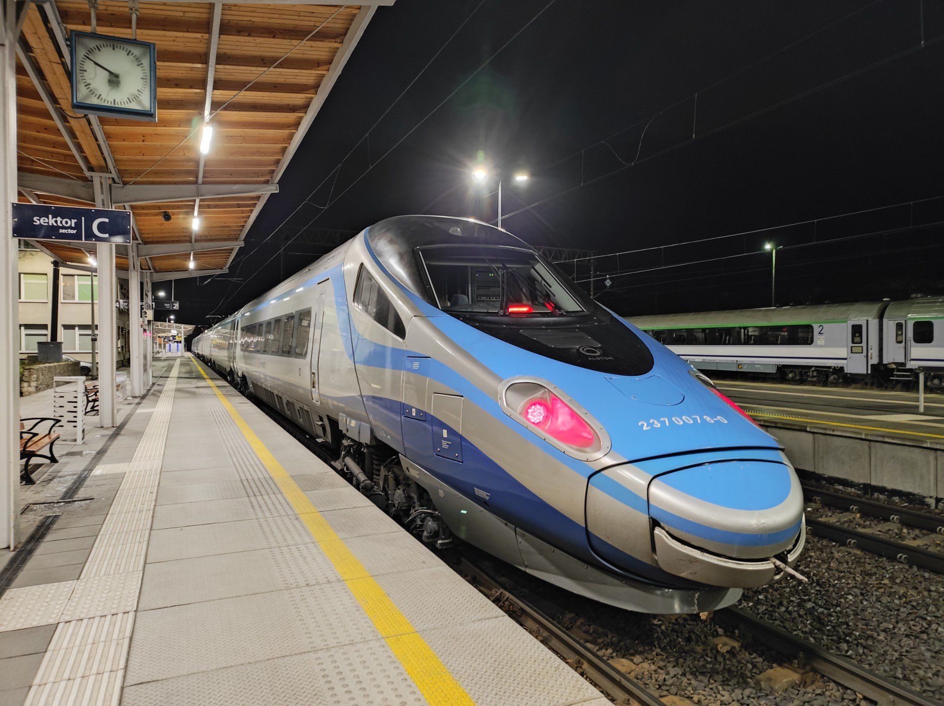 Pociągi Intercity po zmianie rozkładu częściej niż dotąd będą odwiedzać łódzkie dworce