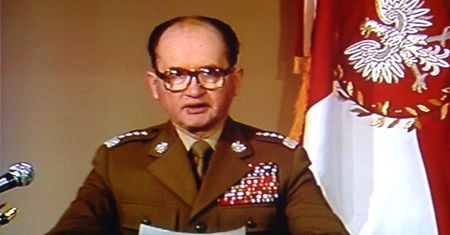 Życie w czasach stanu wojennego. Jak wyglądała polska codzienność?