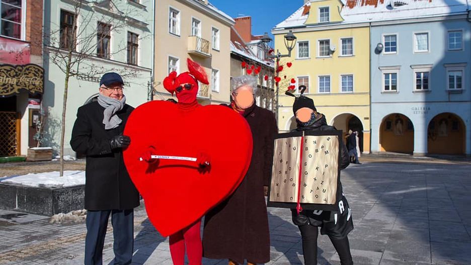 Gliwice. Prezydent Adam Neumann umieścił w sieci zdjęcie, na którym nie ma maseczki