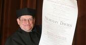 Norman Davies wśród nagrodzonych Honorowym Medalem Europejskim