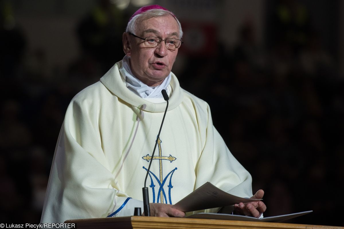 "Tylko nie mów nikomu". Biskup Andrzej Suski odpowiada na zarzuty po filmie Sekielskiego