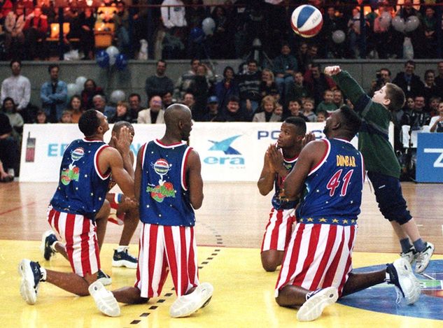 Fot. PAP/CAF/ na zdjęciu Harlem Globetrotters w Polsce w 2010 roku