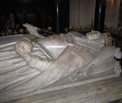 Pogrzeb Elżbiety I Tudor. Zrobiono kukłę z drewna i wosku, by udawała żywą królową