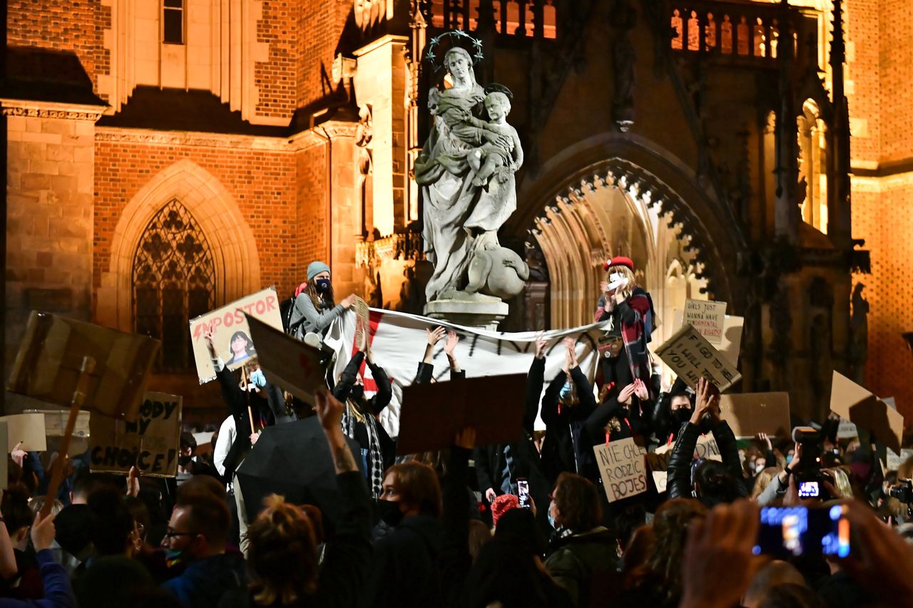 Strajk kobiet we Wrocławiu. Abp Józef Kupny zabrał głos. "Chrześcijanin nie może nienawidzić"