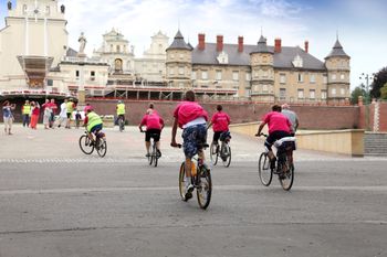 Cykliści wyruszyli z Kruszwicy na doroczną rowerową pielgrzymkę na Jasną Górę. Robią tak od 10 lat.
