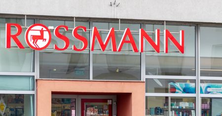 Do 7 stycznia w drogeriach Rossmann. Podkład to twarzy tylko 13,49 zł
