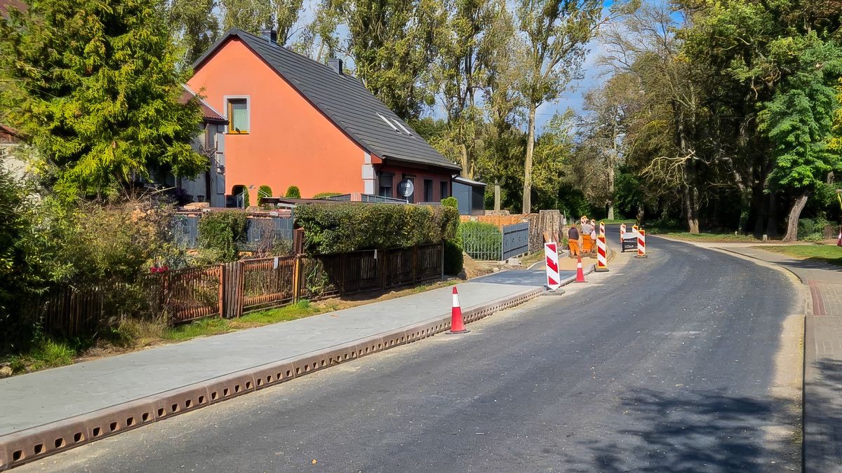 Budowa nowego chodnika w Wysokiej Małej.