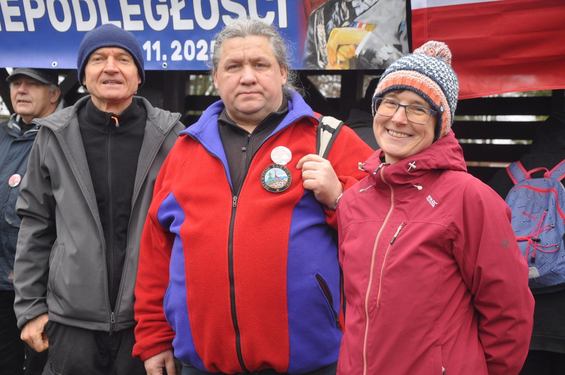 29 Rajd Niepodległości PTTK wyruszył z Końskich. Na zdjęciu organizatorzy Magdalena Weber, Krzysztof Wiatr i Zbigniew Gontek