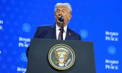 Złe wieści dla Trumpa. Popiera go coraz mniej osób