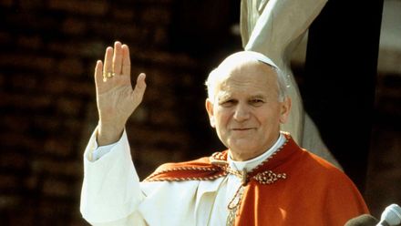 Jan Paweł II - wielki miłośnik sportu. Sprawdź, jak dobrze go znasz!