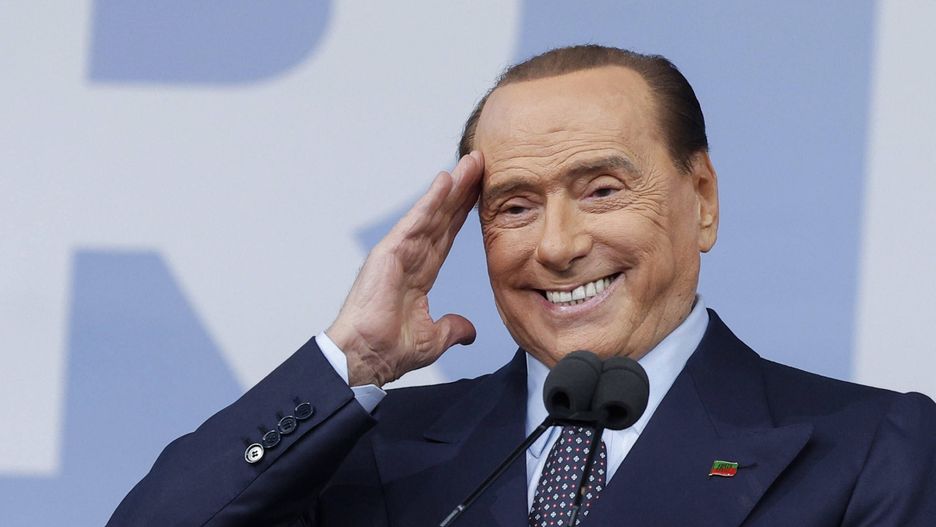Center-right rally ahead of general elections in Romeepa10199840 President of Italian party 'Forza Italia', Silvio Berlusconi attends the center-right closing rally of the campaign for the general elections at Piazza del Popolo, in Rome, Italy, 22 September 2022. Italy will hold its general snap elections on 25 September 2022 to elect a new Prime Minister.  EPA/GIUSEPPE LAMI Dostawca: PAP/EPA.GIUSEPPE LAMI