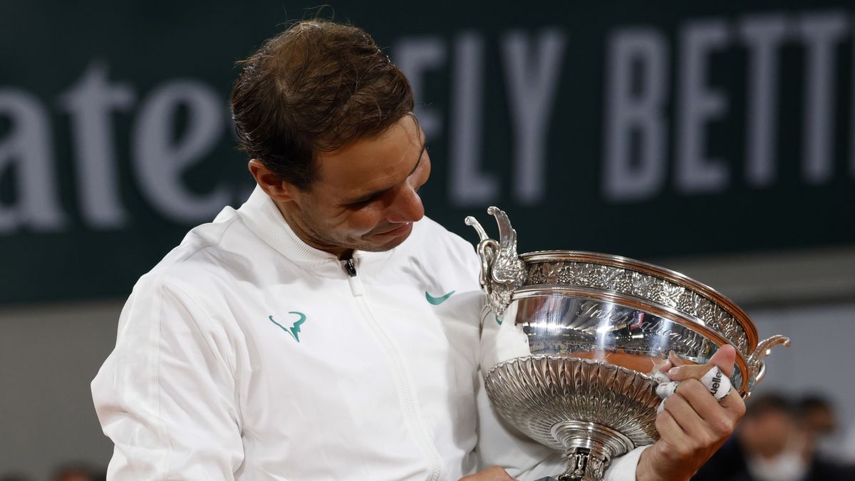 PAP/EPA / YOAN VALAT / Na zdjęciu: Rafael Nadal, mistrz Roland Garros 2020