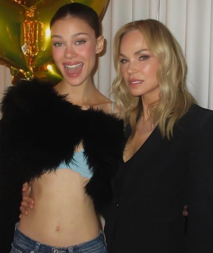 Nicola Peltz, Claudia Heffner Peltz