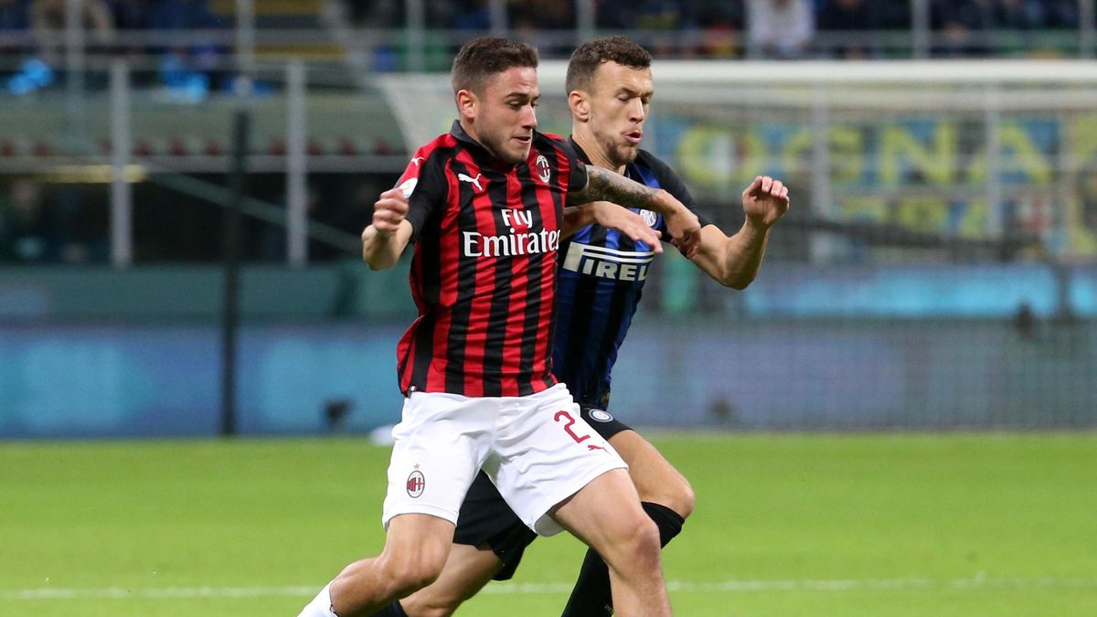 Davide Calabria (z lewej) i Ivan Perisić (z prawej)