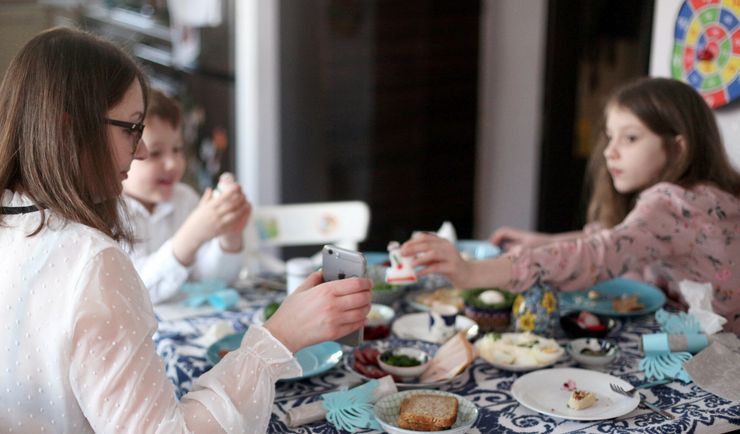 Wielkanoc z rodziną? "Trzeba myśleć: mogę zachorować i umrzeć"