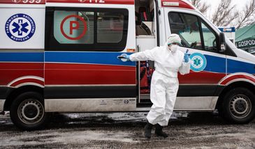 Nowe obostrzenia to za mało? "30 tysięcy to jest granica wydolności służby zdrowia"