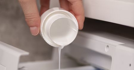 Chcesz ręczników miękkich jak w hotelu? Wlej zamiast płynu do płukania