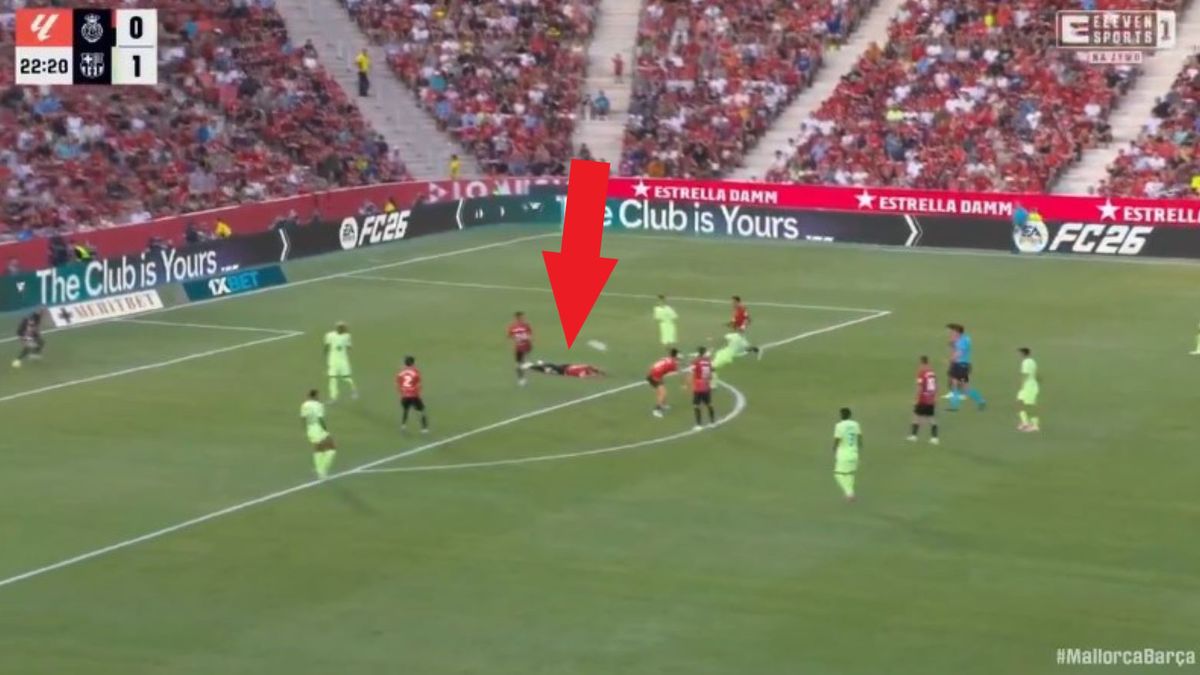 Twitter / x.com/ELEVENSPORTSPL / Na zdjęciu: kontrowersyjna sytuacja w meczu Mallorca - Barcelona