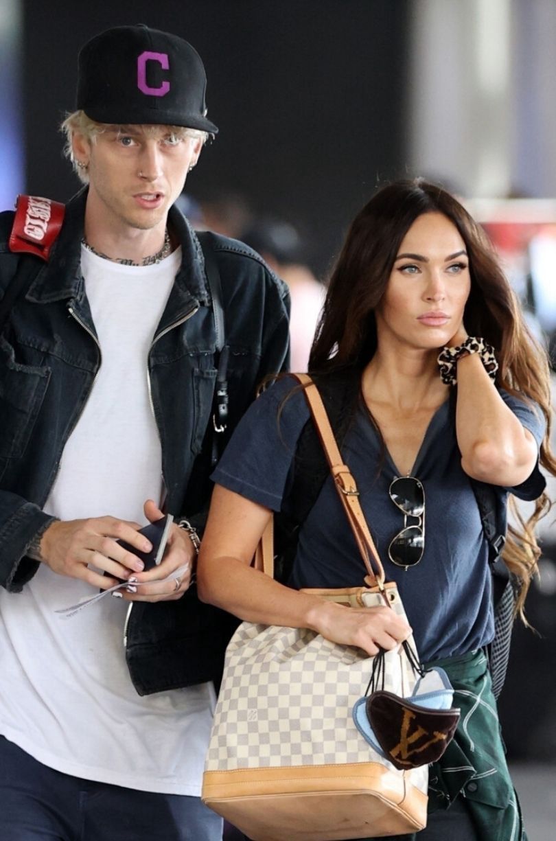Megan Fox i Machine Gun Kelly przyłapani na lotnisku w Los Angeles