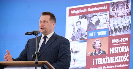 Tusk i wersja o zamachu. Szokujące treści w nowym podręczniku do HiT
