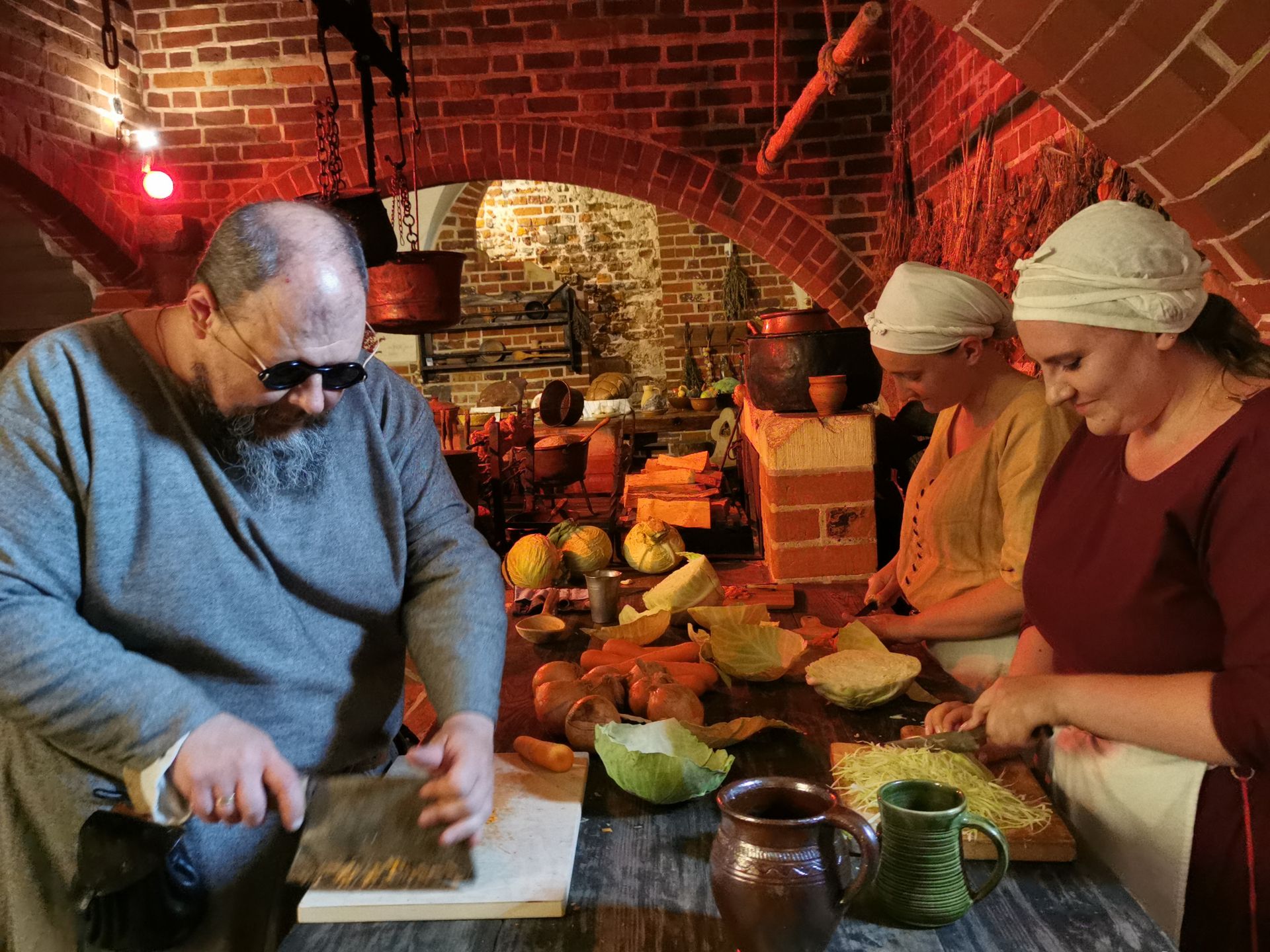 Nocne życie toczy się na zamku jak przed laty