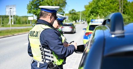 Trwa obława za 28-latkiem. Uciekł policjantom przez okno w toalecie