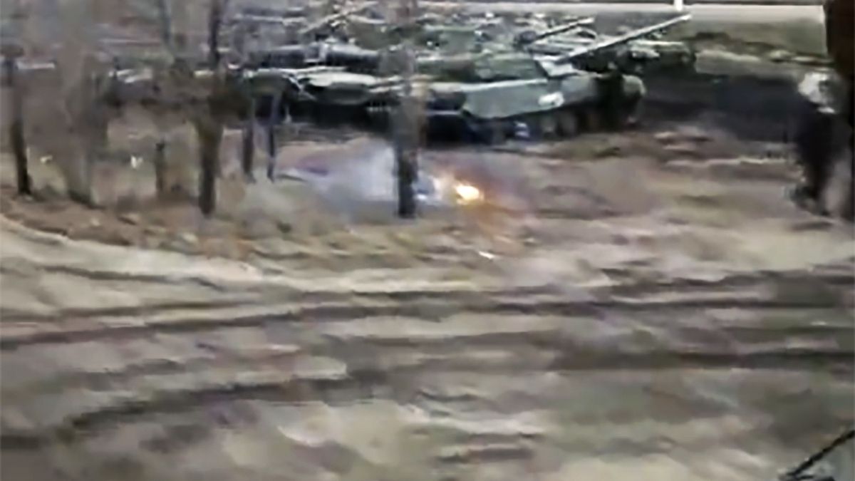 Rosja przy granicy z Ukrainą gromadzi czołgi i ciężki sprzęt