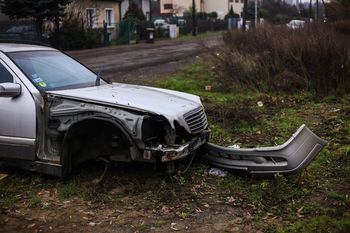 Usuwanie wraków aut z ulic. NIK skontrolowała samorządy